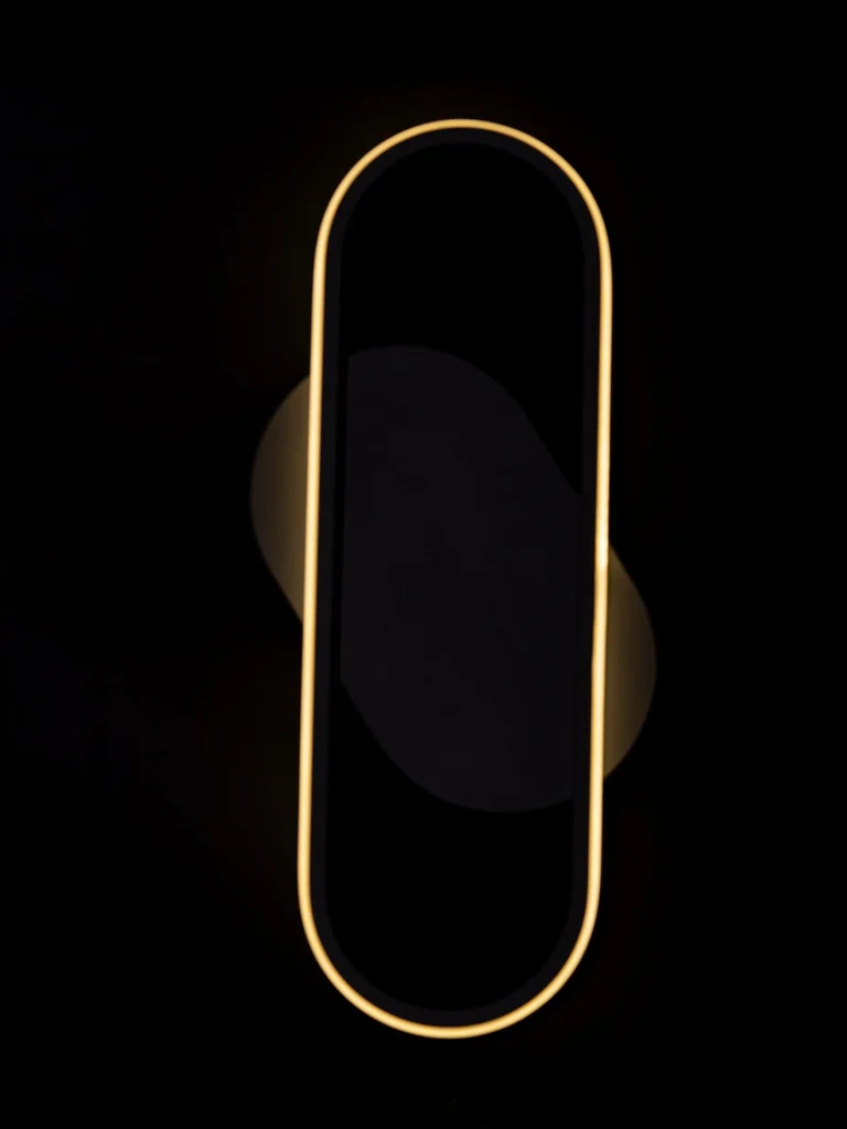دیوارکوب بیضی